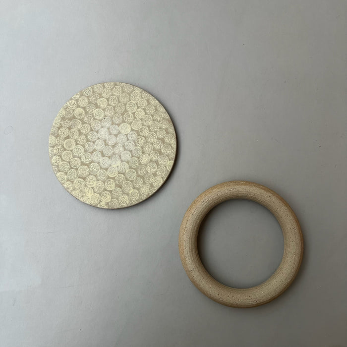 Round patterned ceramic tile