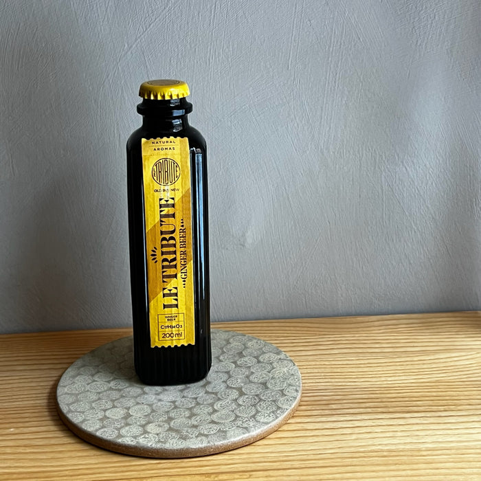 Rund mönstrad keramikplatta