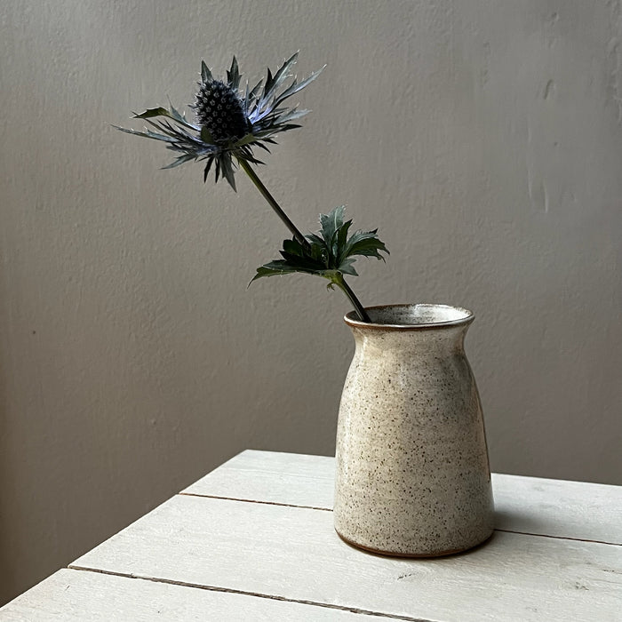 Liten ljus vas, rundad kant