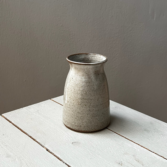 Liten ljus vas, rundad kant