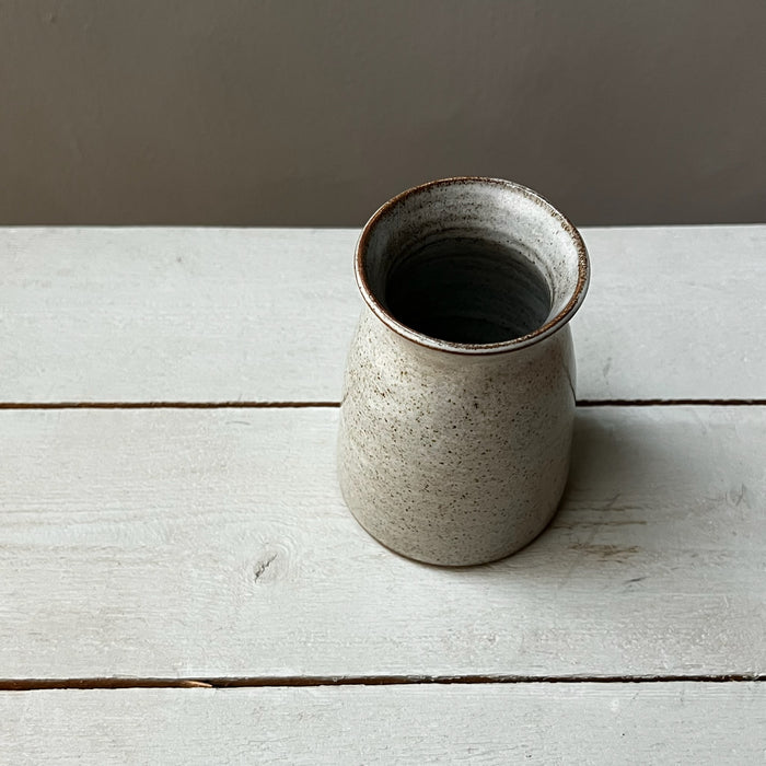 Liten ljus vas, rundad kant