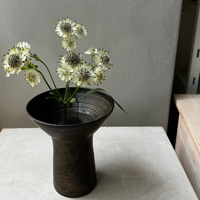Bowl-shaped vase, brown