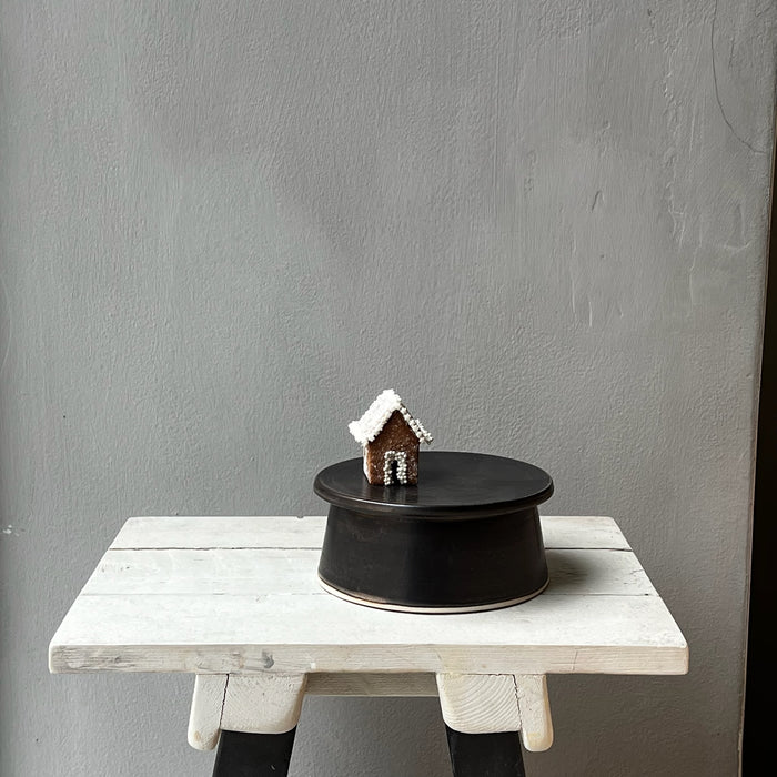 Cake stand, dark brown