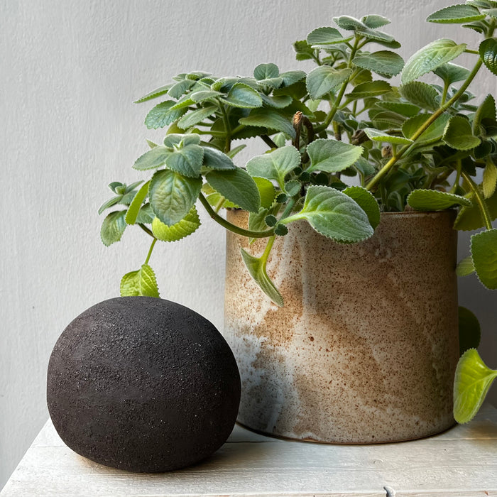 Ceramic ornament, black