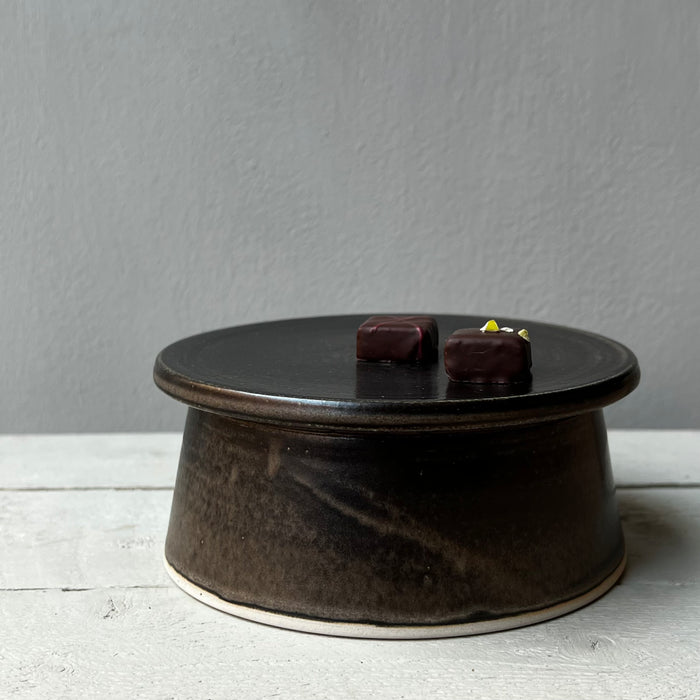Cake stand, dark brown