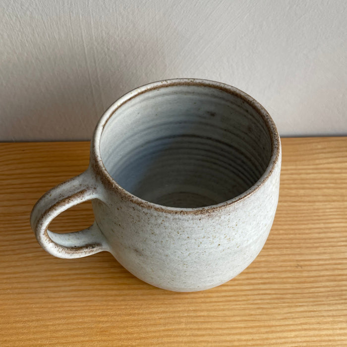 Stor kopp, gråvit