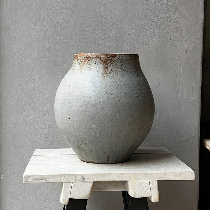 The large round vase