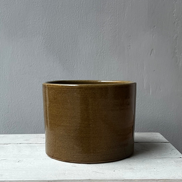Pot, ochre
