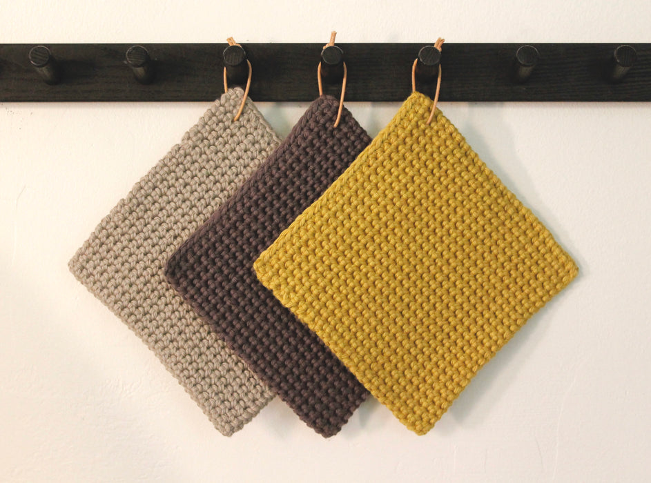 Kettle Holder Aubergine, Hand Crocheted